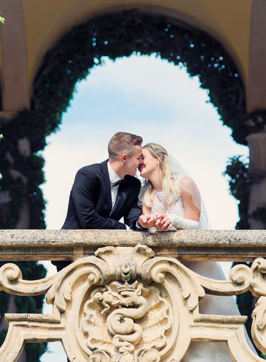 Villa del Balbianello wedding: bride and groom kissing on the terrace