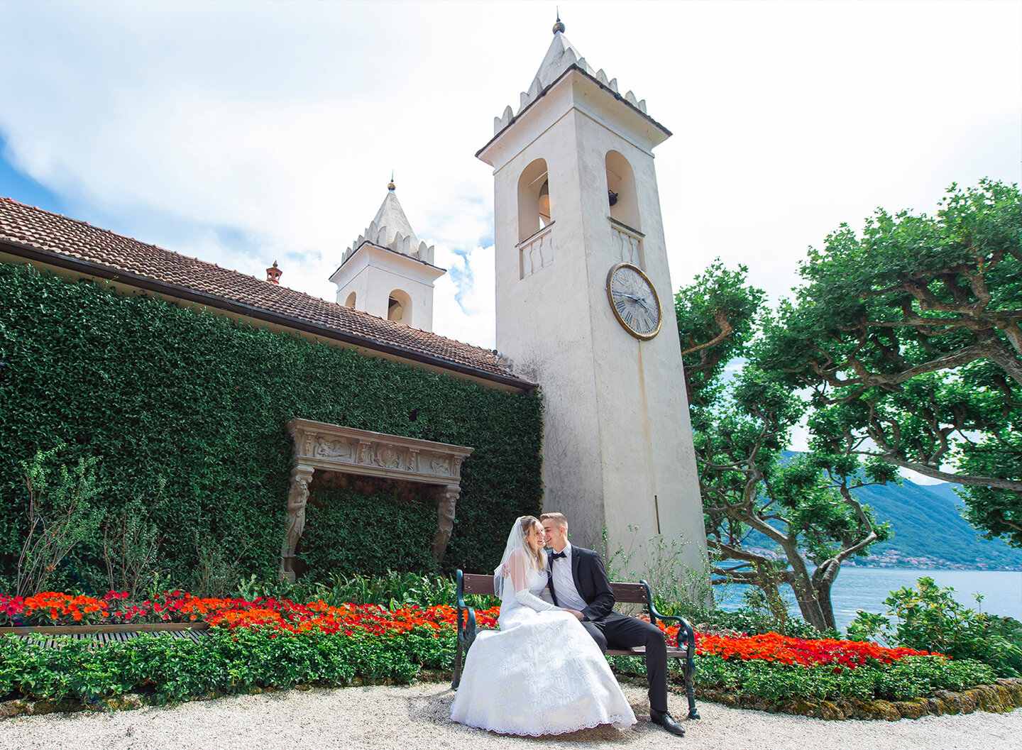 Villa del Balbianello wedding: bride and groom in the villa's garden