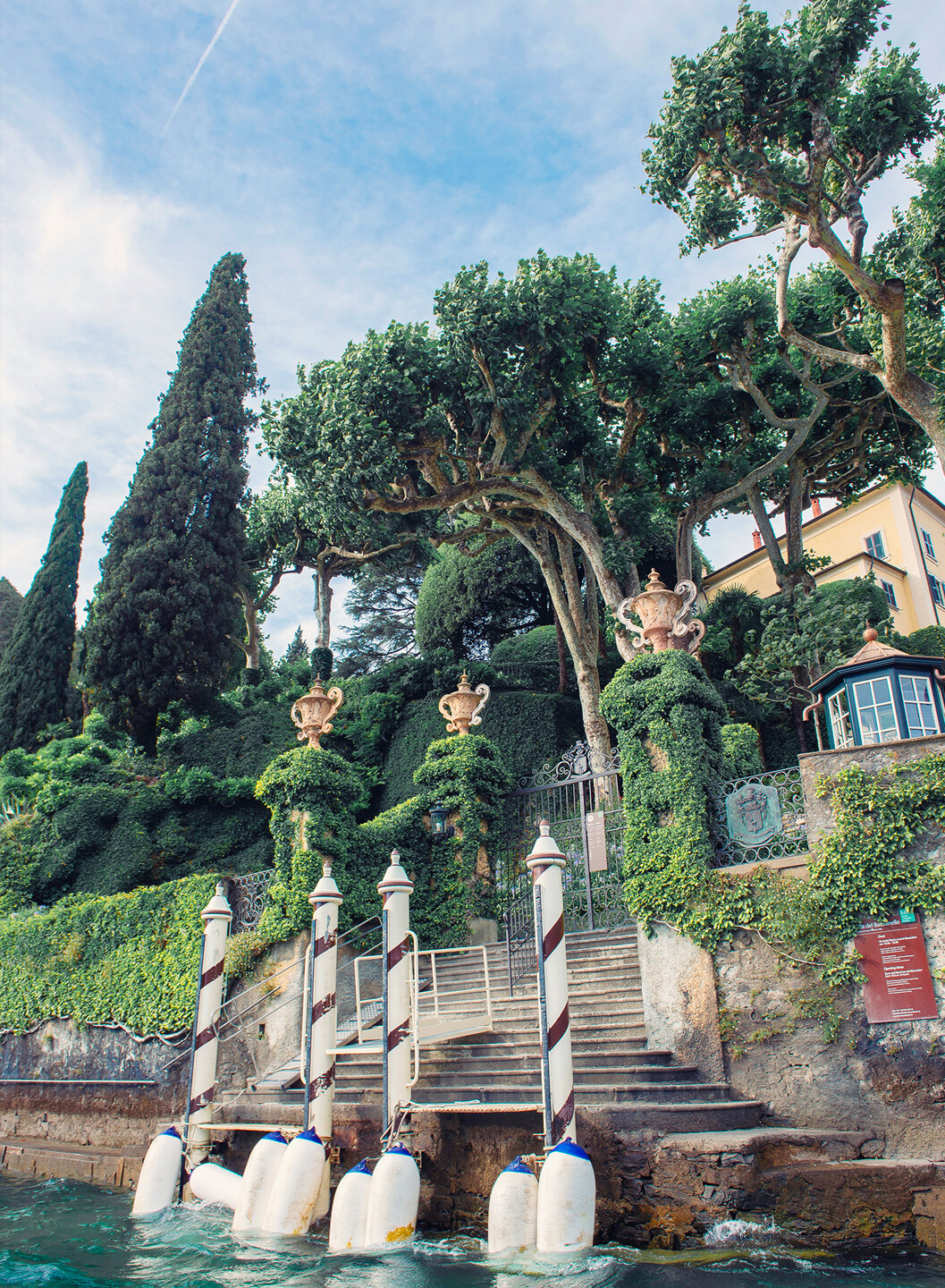 The beautiful entrance of Villa del Balbianello